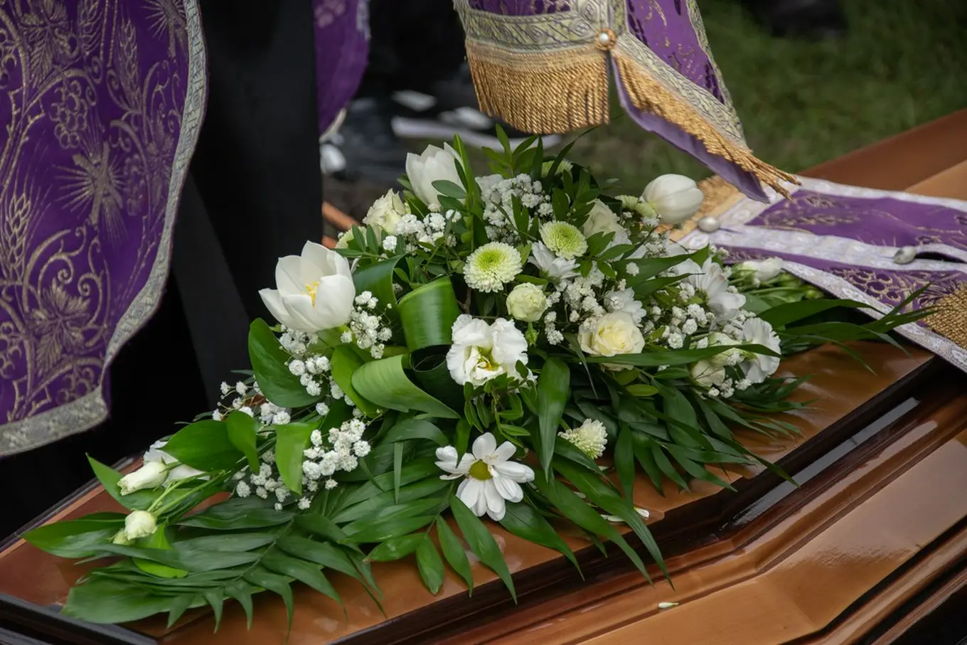 You are currently viewing Kto decyduje o formie pogrzebu zmarłego?